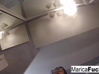 Marica hase en coquin lingerie masturbe en la miroir