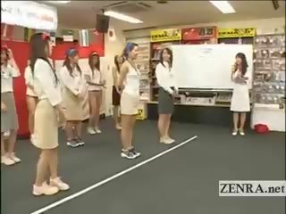 日本 従業員 遊ぶ a ゲーム ととも​​に ボール と パンスト