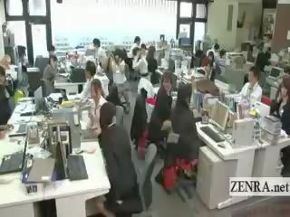 Subtitulado enf japonesa oficina señoras la seguridad perforar desvistiéndose
