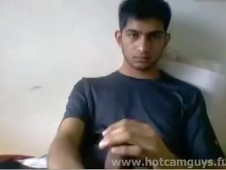 Super pěkný indický mladík trhne pryč na vačka